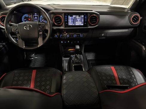 Used 2019 Toyota Tacoma TRD Off-Road w/ Technology Package AWD/4WD image 25
