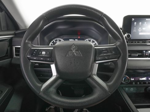 Used 2022 Mitsubishi Outlander ES image 17