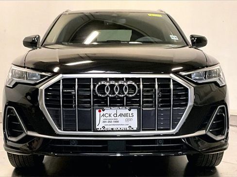 Used 2024 Audi Q3 2.0T Premium Plus image 3