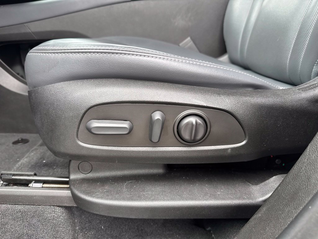 Used 2023 Buick Enclave Essence FWD image 32