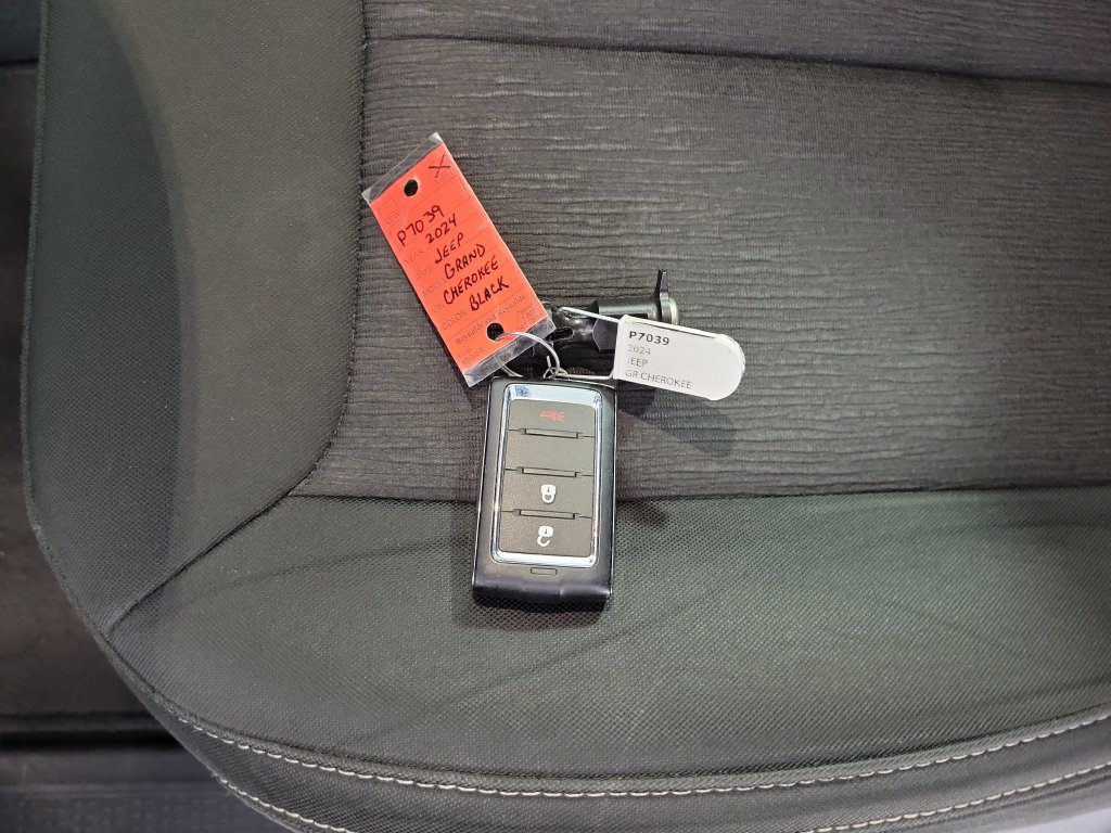 Used 2024 Jeep Grand Cherokee L Laredo RWD image 29