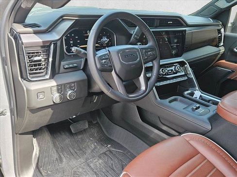 Used 2026 GMC Sierra 2500 Denali Ultimate w/ LPO, Black Badging Package AWD/4WD image 9