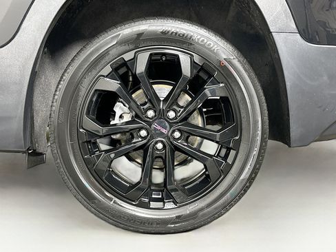 Used 2022 GMC Terrain SLT w/ Elevation Edition image 11