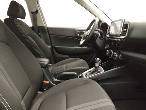 Used 2025 Hyundai Venue SEL FWD image 21