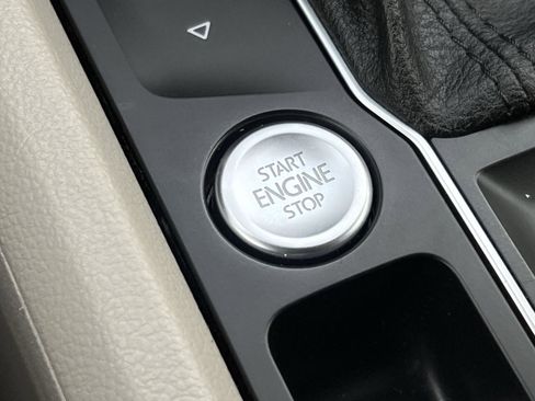 Used 2018 Volkswagen Atlas SEL image 33