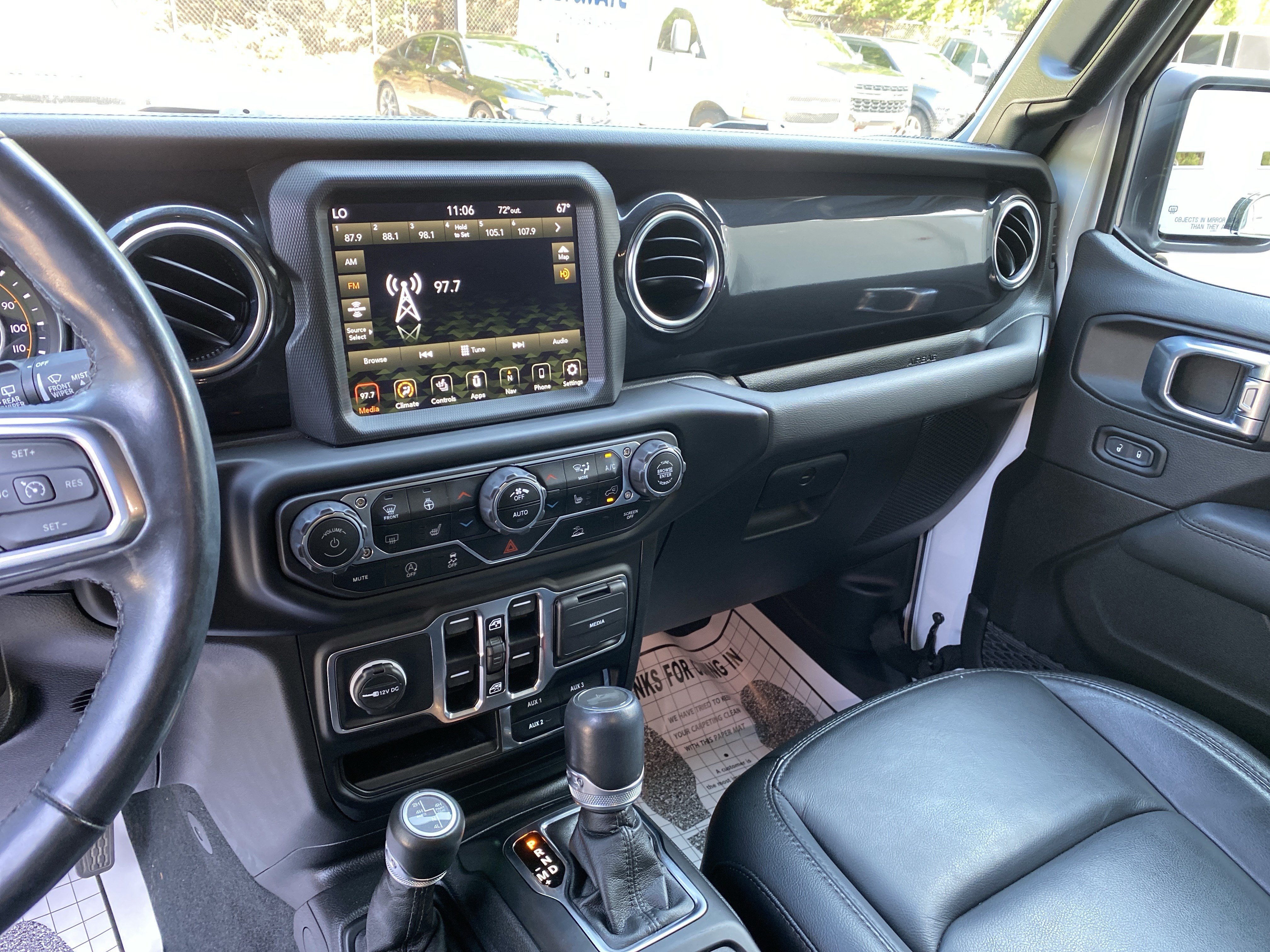 Used 2023 Jeep Wrangler Unlimited Sahara AWD/4WD image 23