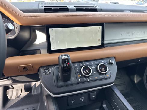 Used 2023 Land Rover Defender 110 SE image 25
