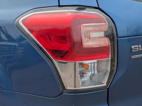 Used 2017 Subaru Forester 2.5i Premium image 10