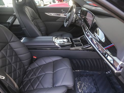 Certified 2026 BMW 740i RWD image 13