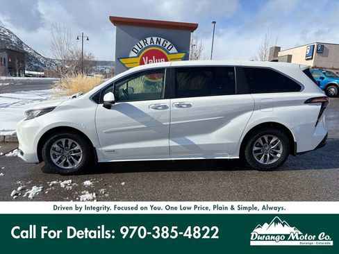 Used 2021 Toyota Sienna XLE image 3