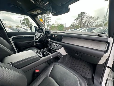 Used 2024 Land Rover Defender 110 X-Dynamic SE AWD/4WD image 34