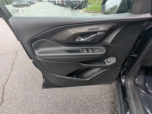 Used 2023 GMC Terrain SLT image 16