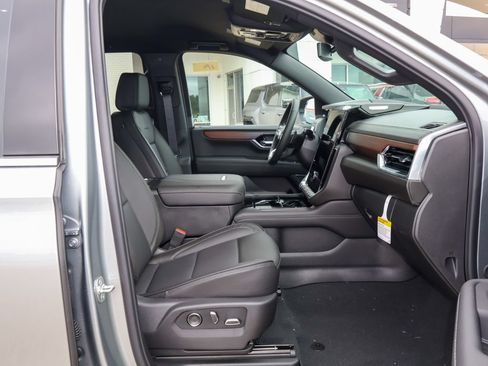 New 2026 GMC Yukon XL Denali w/ LPO, Floor Liner Package AWD/4WD image 36
