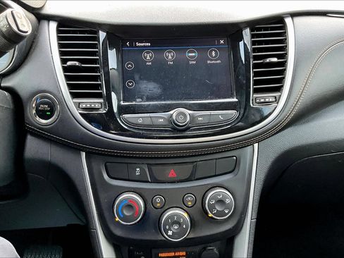 Used 2018 Chevrolet Trax LT w/ LT Convenience Package FWD image 14