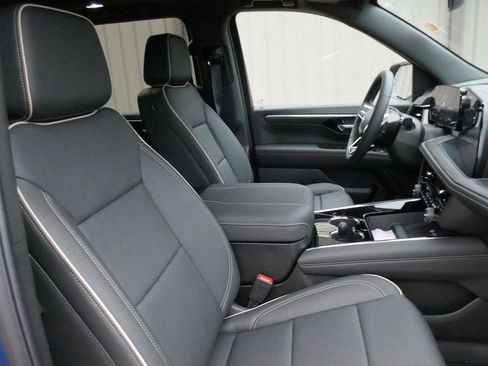 New 2026 Chevrolet Suburban Premier image 9