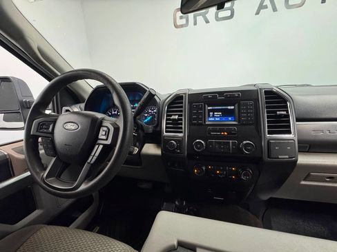 Used 2017 Ford F250 XLT w/ FX4 Off-Road Package AWD/4WD image 11