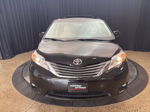 Used 2013 Toyota Sienna XLE AWD/4WD image 9