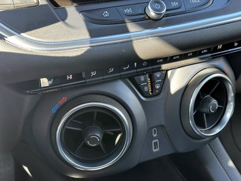 Used 2020 Chevrolet Blazer LT w/ Sound & Technology Package image 26