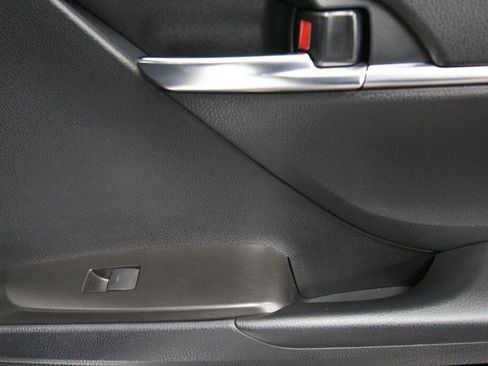 Used 2024 Toyota Camry SE image 23