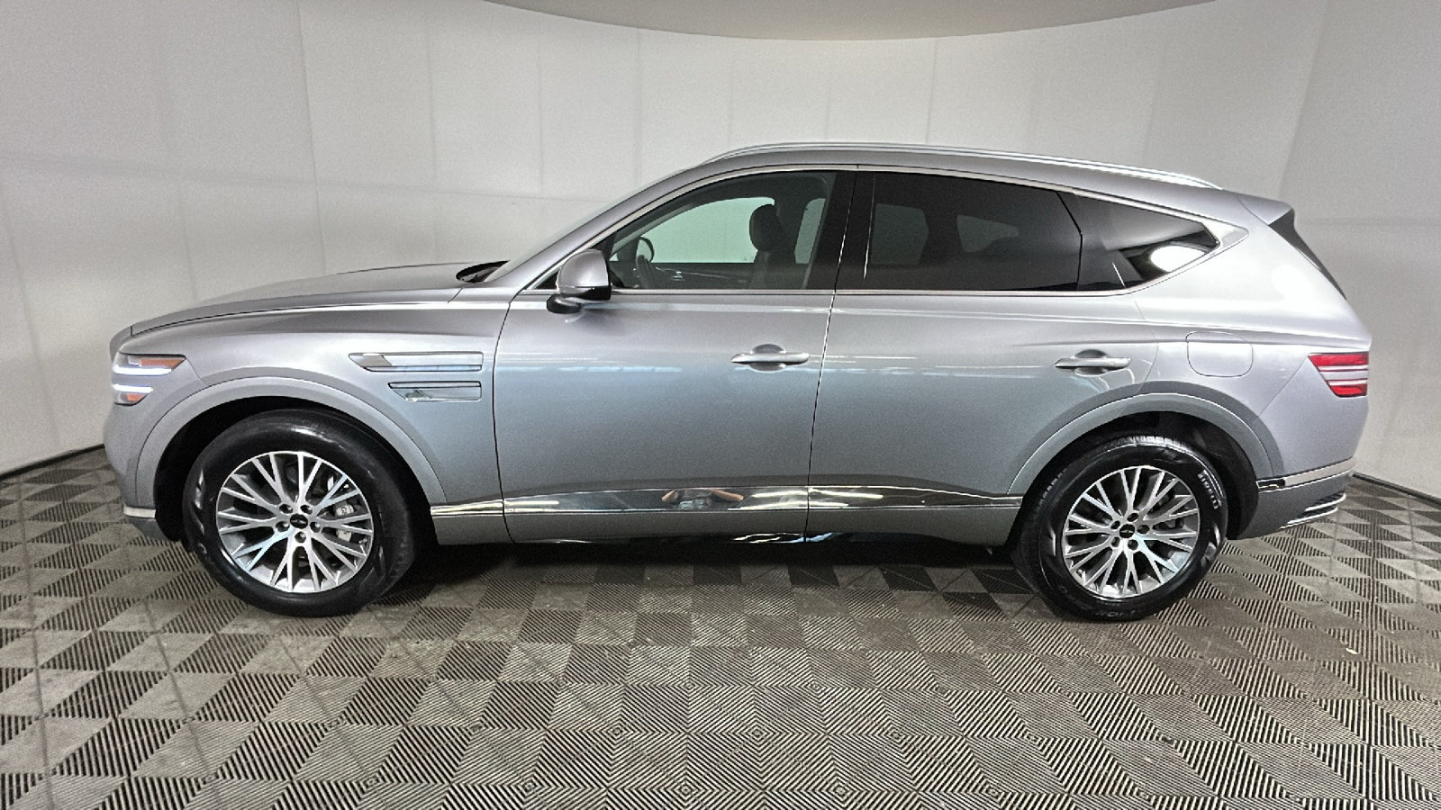 Used 2025 Genesis GV80 2.5T Standard AWD/4WD image 6