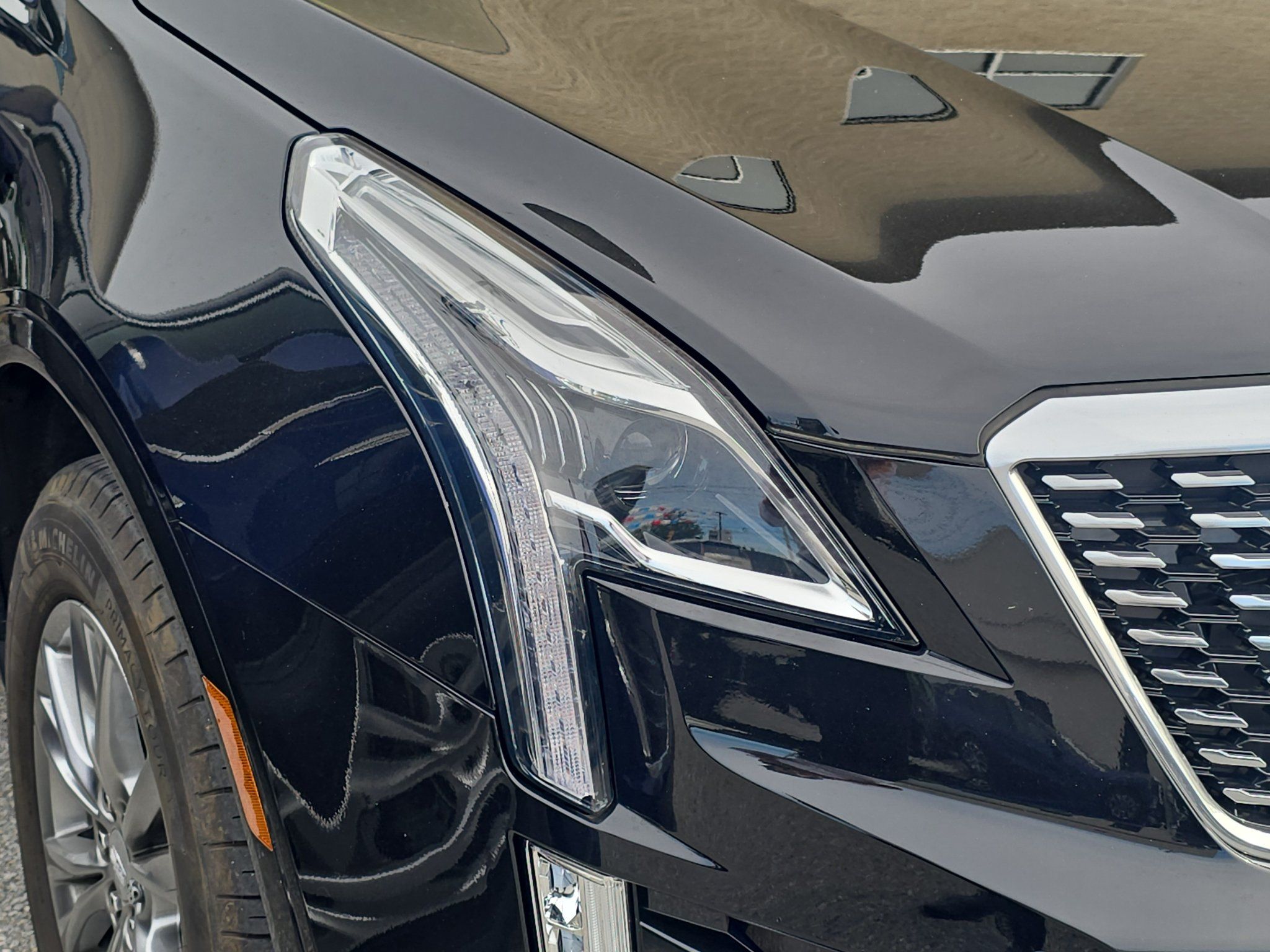 Certified 2023 Cadillac XT5 Premium Luxury w/ Technology Package AWD/4WD image 6