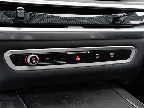 Used 2025 BMW X5 xDrive40i w/ Climate Comfort Package image 17