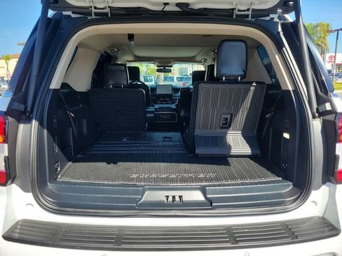 Used 2024 Ford Expedition XLT image 28
