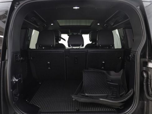 Used 2026 Land Rover Defender 110 X-Dynamic SE AWD/4WD image 17