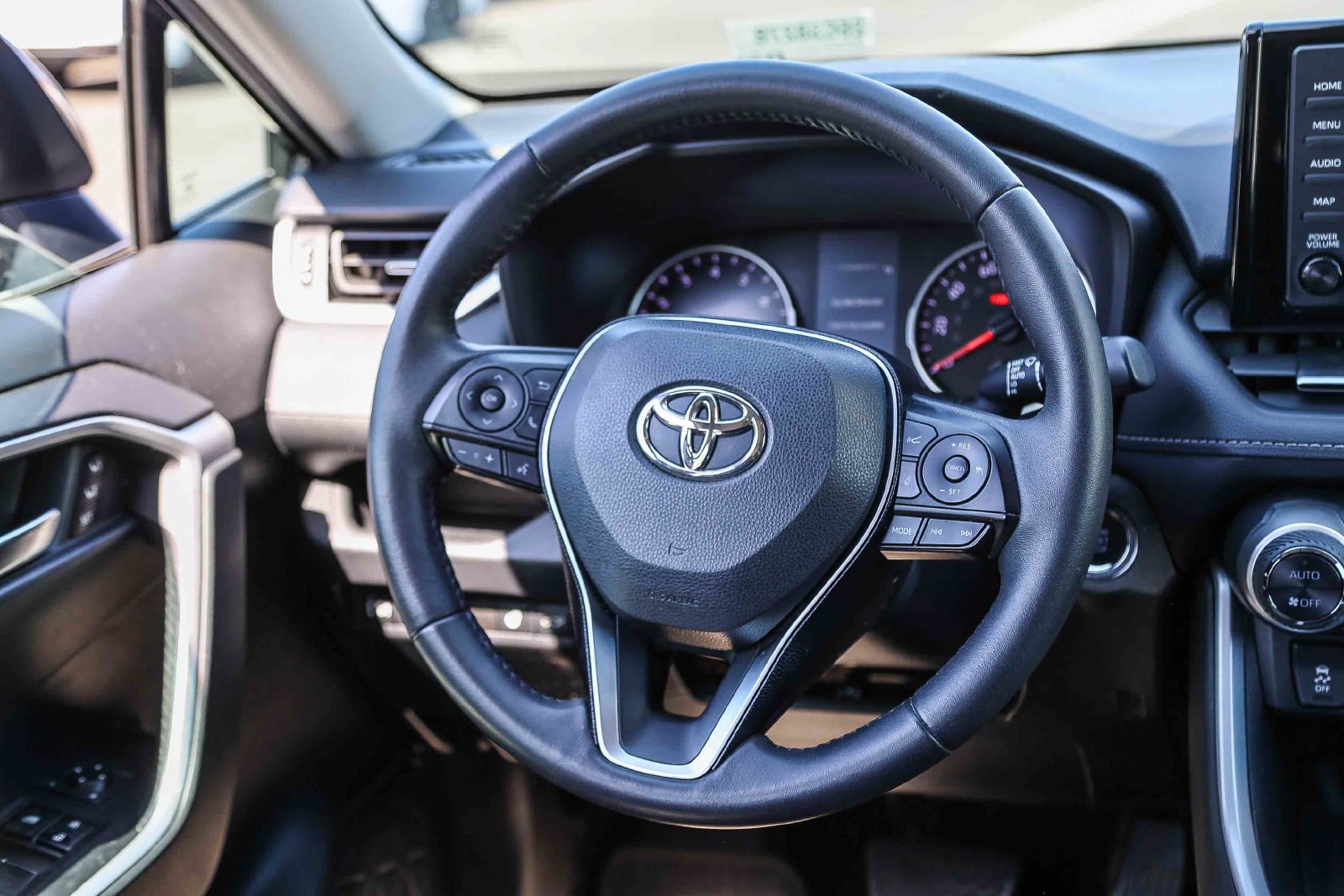 Certified 2021 Toyota RAV4 XLE Premium AWD/4WD image 16