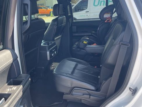 Used 2020 Ford Expedition XLT image 11