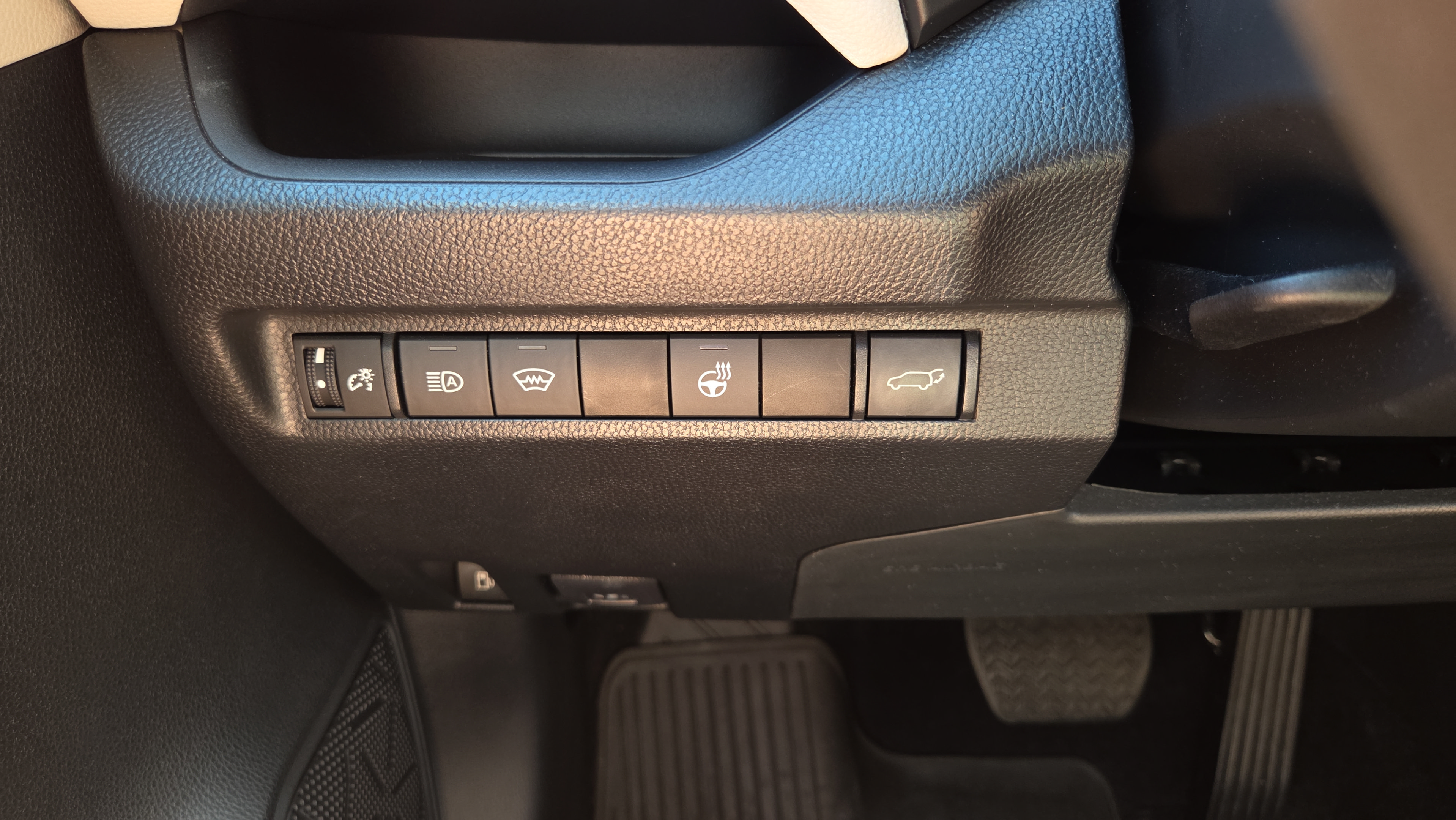 Certified 2023 Toyota RAV4 XLE Premium AWD/4WD image 20