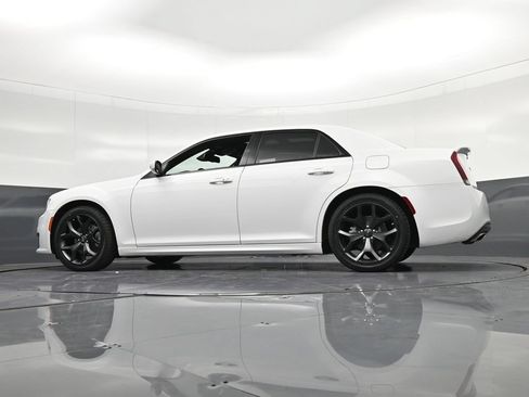Used 2023 Chrysler 300 S w/ Comfort Group RWD image 33