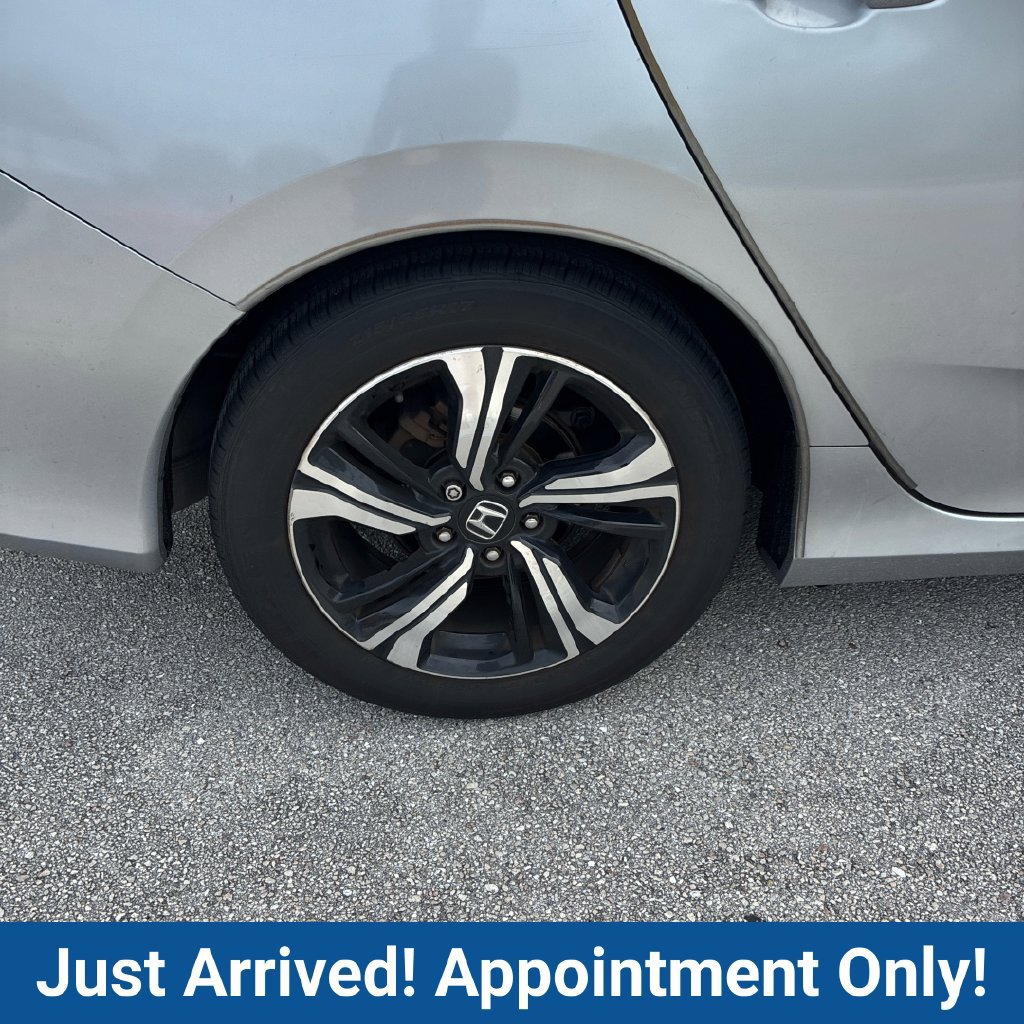Used 2018 Honda Civic Touring image 8