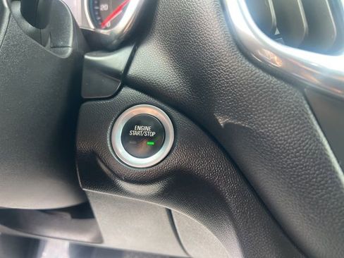 Used 2019 Chevrolet Equinox LT w/ Driver Convenience Package FWD image 29