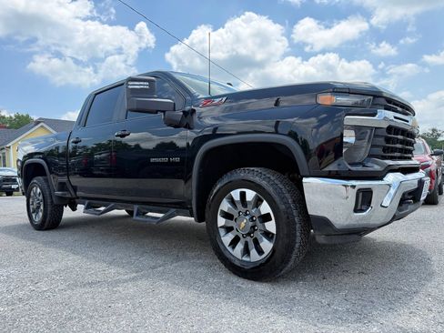 Used 2024 Chevrolet Silverado 2500 LT AWD/4WD image 9