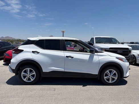 Used 2025 Nissan Kicks Play S FWD image 3