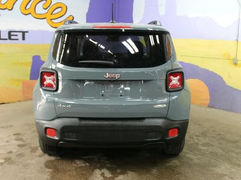 Used 2017 Jeep Renegade Latitude w/ Cold Weather Group AWD/4WD image 7