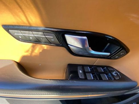 Used 2018 Land Rover Range Rover Evoque HSE Dynamic image 17