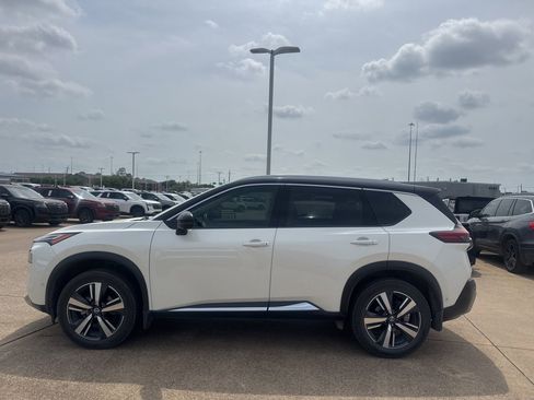 Used 2021 Nissan Rogue Platinum image 9