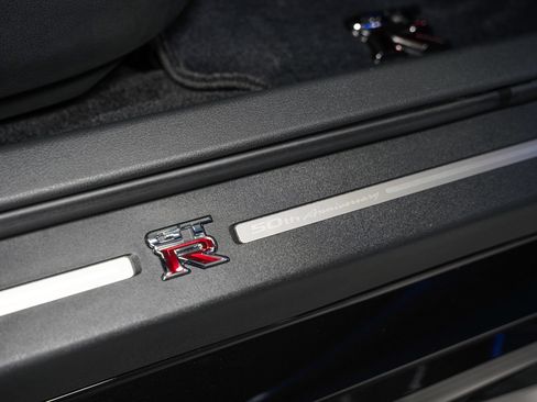 Used 2020 Nissan GT-R Premium AWD/4WD image 38
