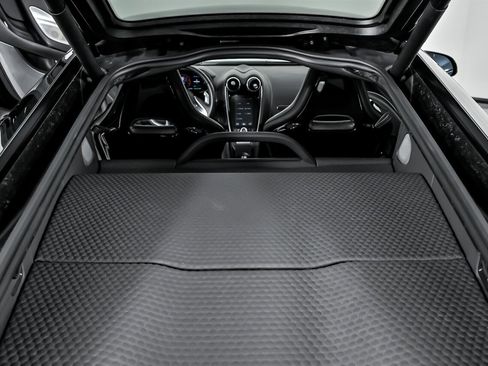 Used 2021 McLaren GT image 16