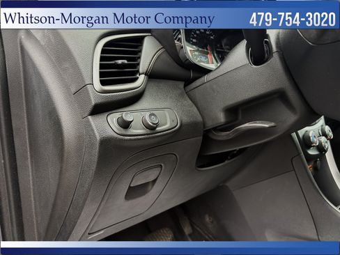 Used 2018 Chevrolet Trax LT w/ LT Convenience Package FWD image 14