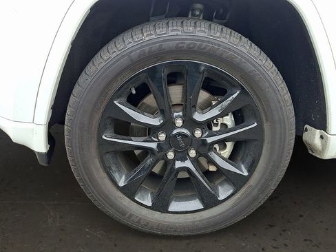 Used 2022 Jeep Grand Cherokee Laredo X AWD/4WD image 3