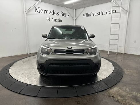 Used 2017 Kia Soul FWD image 2