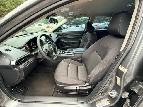 Used 2024 Nissan Altima 2.5 S FWD image 9