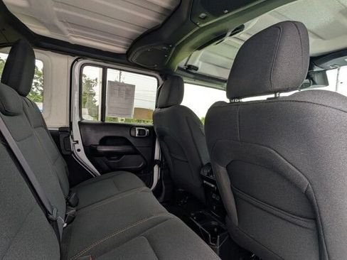 Used 2025 Jeep Wrangler Unlimited Sahara AWD/4WD image 19