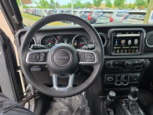 Used 2023 Jeep Wrangler Unlimited Sahara AWD/4WD image 12