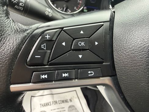 Used 2019 Nissan Rogue SV w/ Premium Package FWD image 12