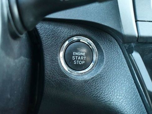 Used 2020 Toyota Sienna SE image 25