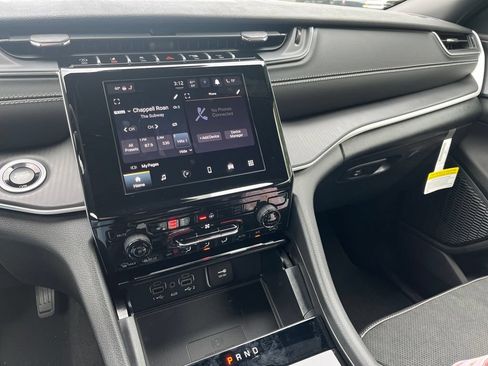 New 2025 Jeep Grand Cherokee L Altitude AWD/4WD image 13